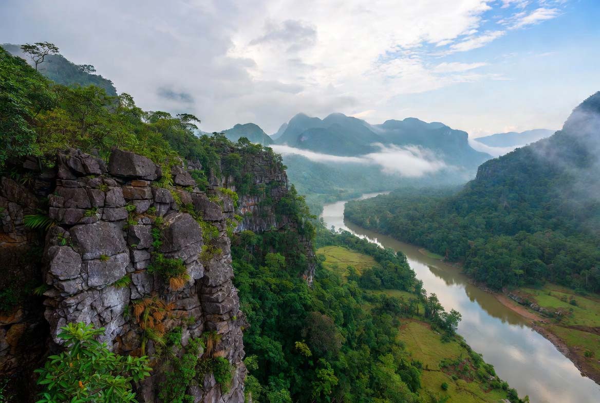 Parc national de Pha Taem face au Mékong