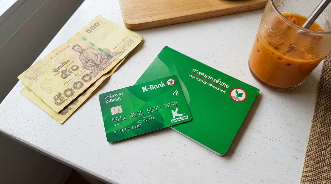Carte de débit Kasikorn K-Debit, billets thaï et passbook